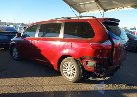 2017 Toyota Sienna Xle 8 Passenger z USA, uszkodzony, nr VIN 5TDYZ3DC9HS895124